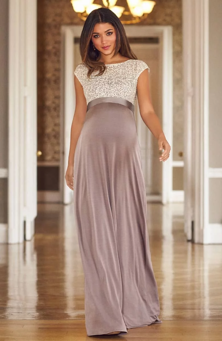 “Blossoming Elegance: Maternity Dresses for Every Occasion”