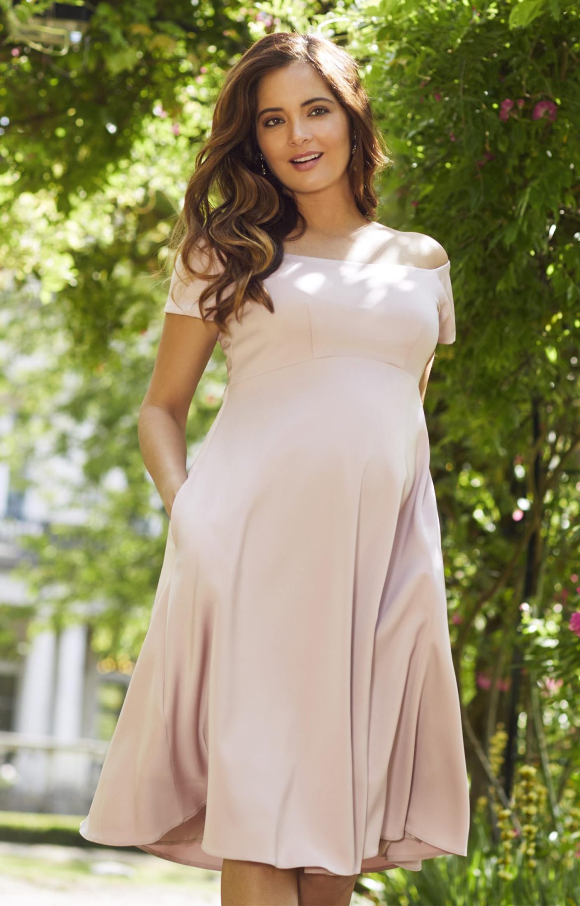 “From Baby Showers to Date Nights: Stylish Maternity Dress Ideas”