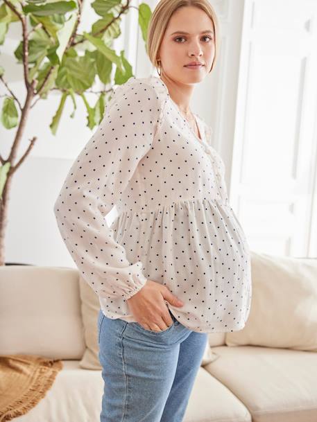 “Chic and Cozy: The Essential Sweaters in Maternity Wardrobes”